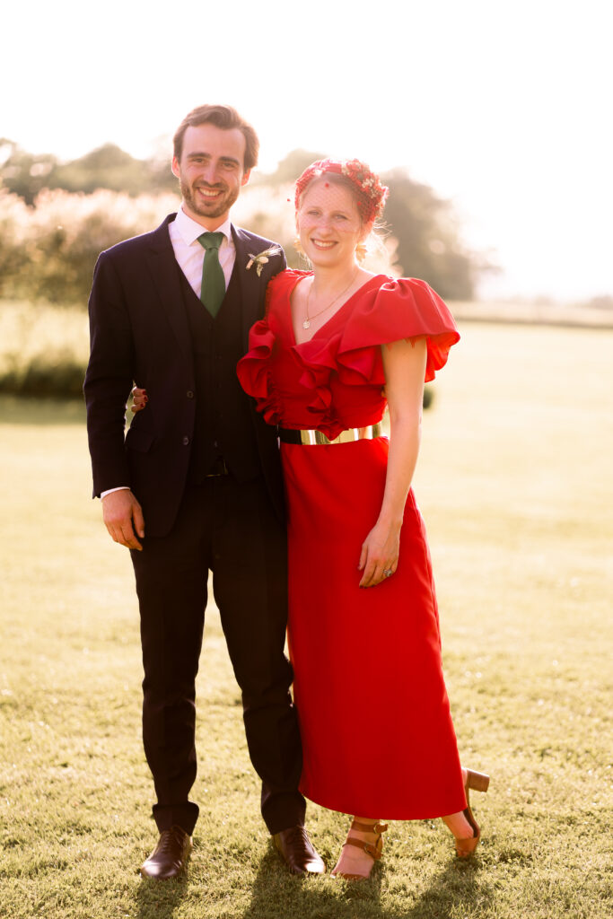 Robe de cocktail rouge, couple